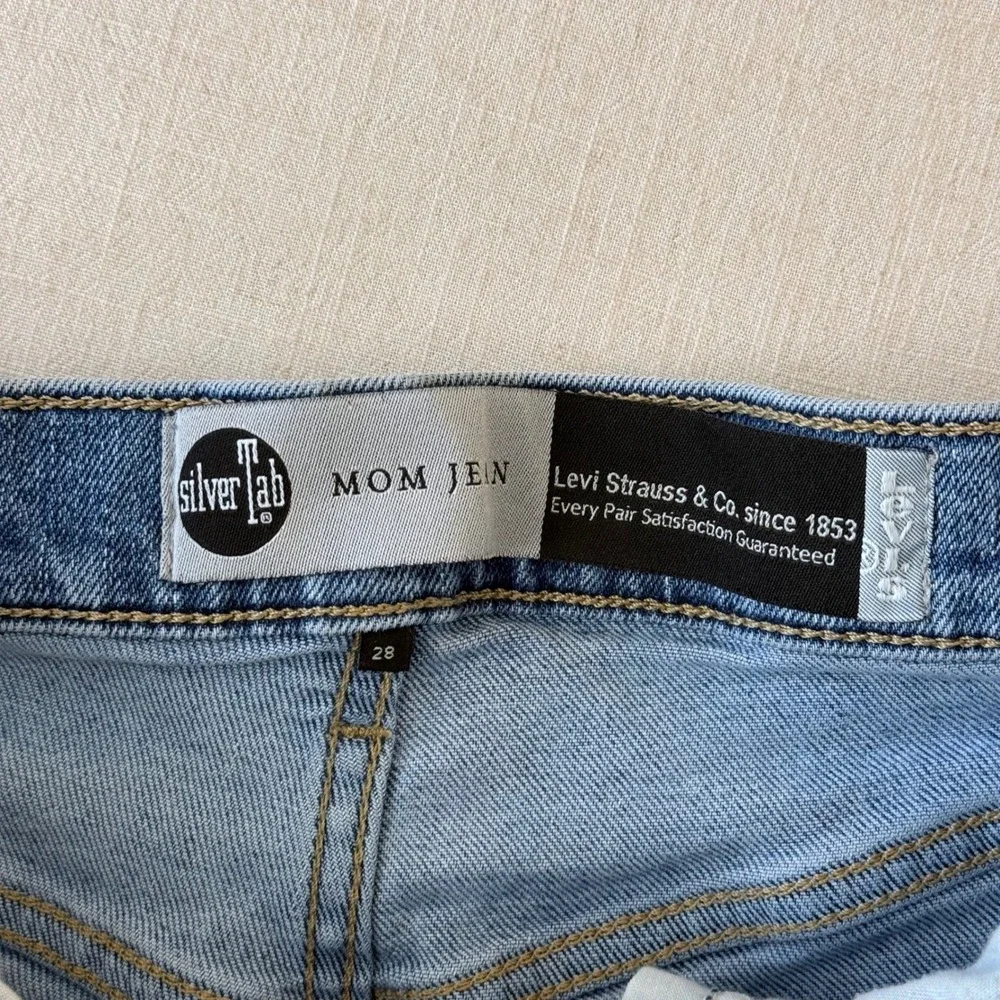 Levi's SilverTab Mom Jeans W28 L27 High Rise Tapered 90s Revival
